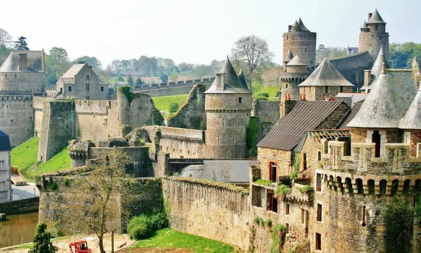 Gite La Maison La Saint-Aubin-d'Aubigne Zewnętrze zdjęcie