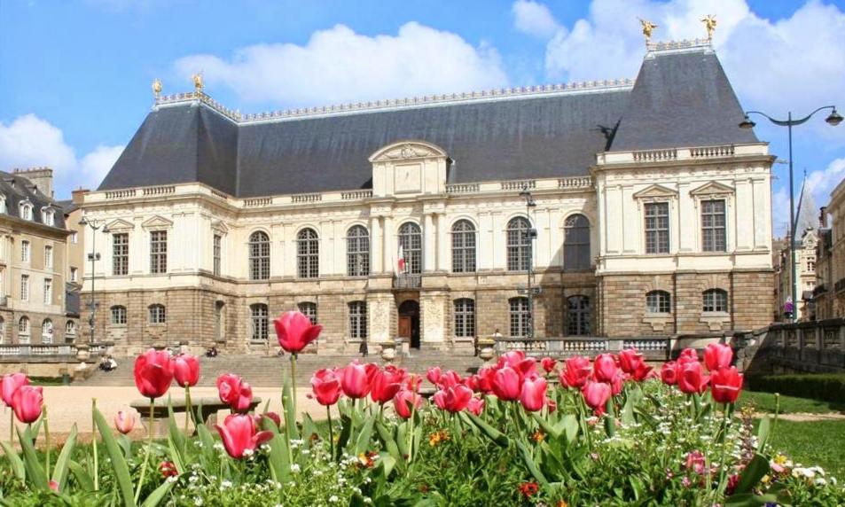 Gite La Maison La Saint-Aubin-d'Aubigne Zewnętrze zdjęcie